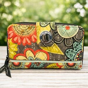 Vera Bradley Turn Lock Zip Around Wallet Quilted Floral